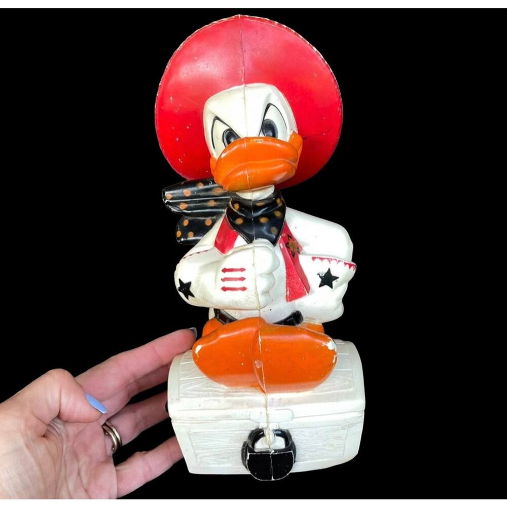 Vintage Knickerbocker Disney Donald Duck Cowboy Bank Western Sheriff Coin READ